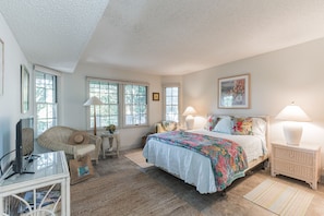 4 bedrooms, iron/ironing board, free WiFi