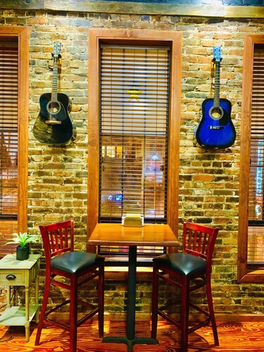 Spacious Apt World Famous 2nd Ave! Short Walk to Every Honky Tonk & Attraction!