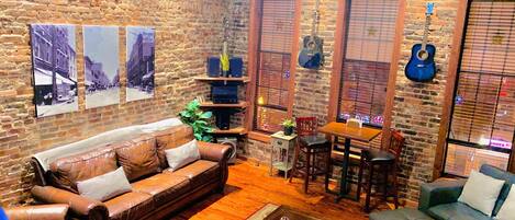 Télévision, chaîne hi-fi