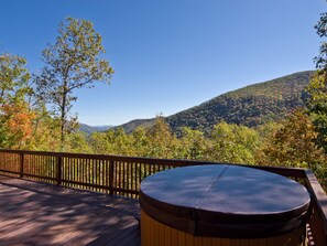 Outdoor spa tub - Beautiful Mountain Top Retreat Long Range Views, Hot Tub,Ping Pong,Horseshoe pit (Maggie Valley)