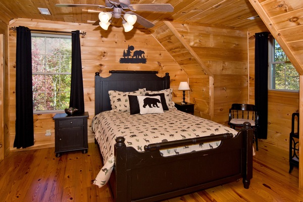 The Bear Room (Queen bed)