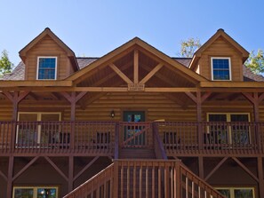 Exterior detail - Beautiful Mountain Top Retreat Long Range Views, Hot Tub,Ping Pong,Horseshoe pit (Maggie Valley)