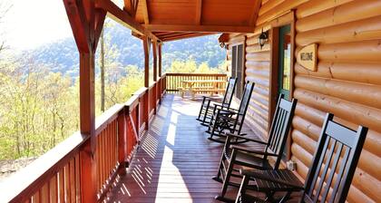 Beautiful Mountain Top Retreat Long Range Views, Hot Tub,Ping Pong,Horseshoe pit