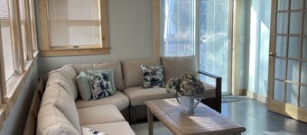 Edullinen, ihanteellinen sijainti-kävelymatkan päässä kaupungin / pyörä rantaan, lemmikkieläinystävällinen