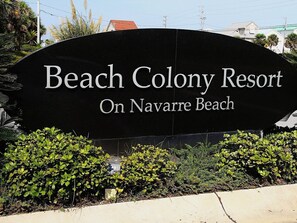 Property grounds - PENTHOUSE - TOP FLOOR - BEACHFRONT & CHAIRS - POOL - BALCONY - GYM-NEW ELEVATORS (Navarre)