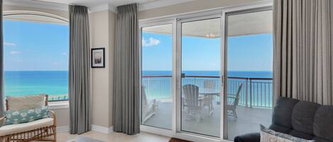 TV connectée, lecteur de DVD, livres