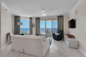 Smart TV, lettore DVD, libri