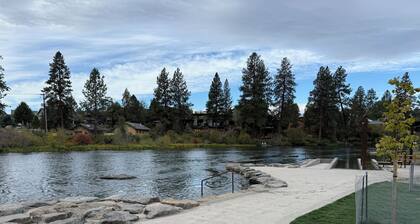 Historic 1917 cottage by the river, walkable to all of downtown Bend!