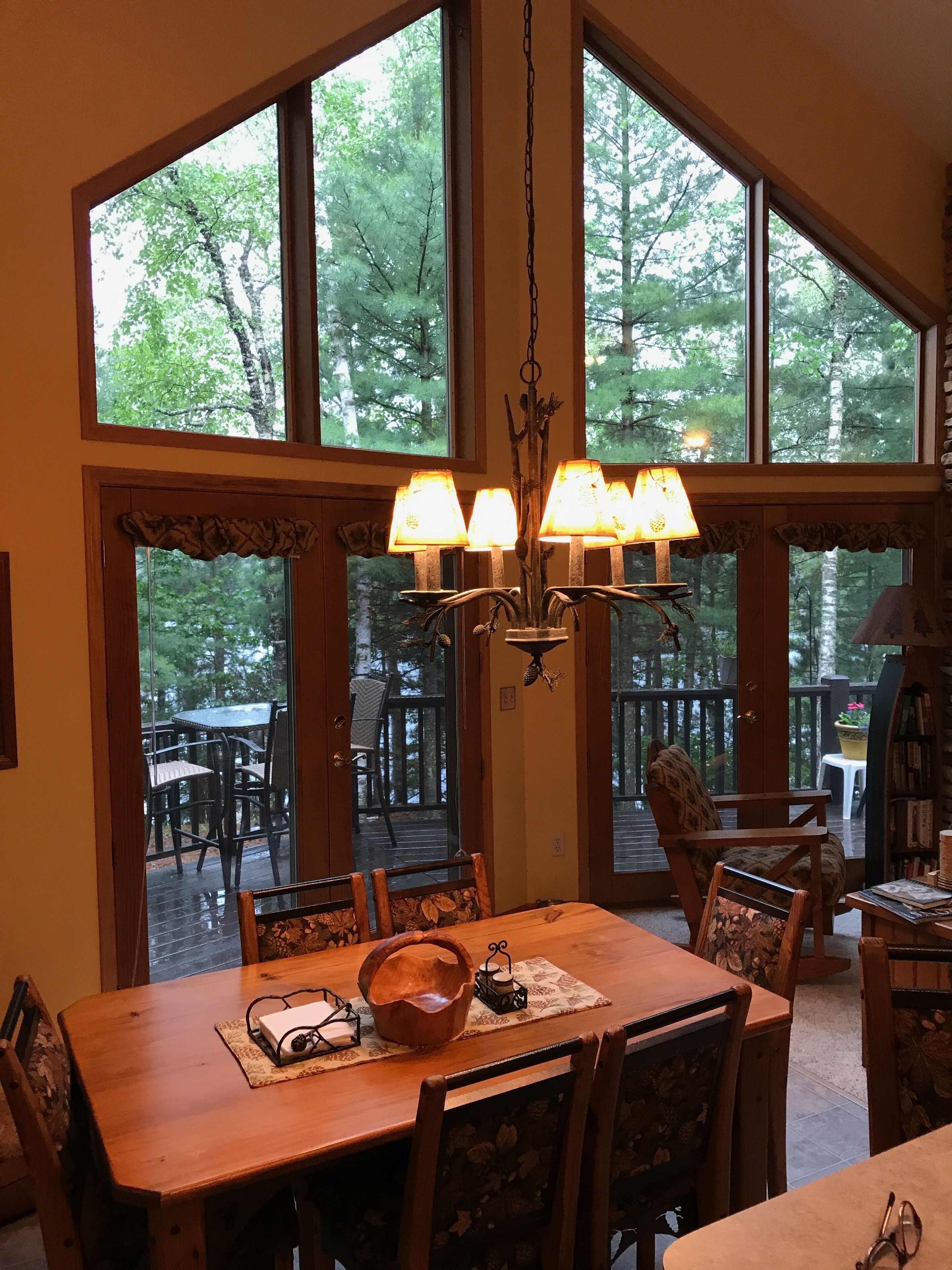 Table with seating for 6. Pull up bench for seating for 8, plus counter seats 3