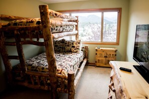 3 bedrooms, iron/ironing board, free WiFi, bed sheets - Sunset Ridge Condo Virginia Home – Luxurious 3 Bedroom, 2 Bath (Estes Park)
