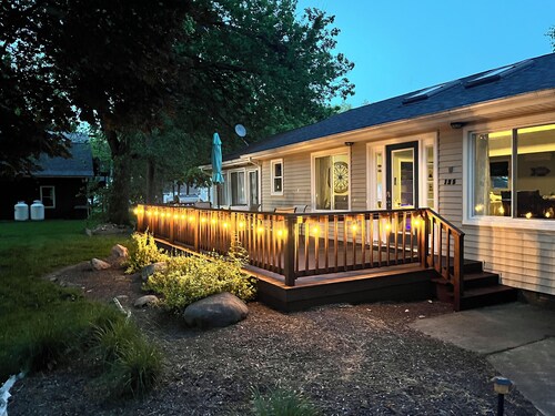 Newly updated cottage in GREAT location - Walking distance