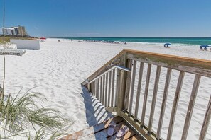 On the beach - Spacious Belle Mer 3BR -- 2 Gulf Front Masters -- All with Private Baths (Navarre Beach)