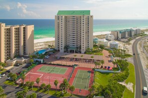 Sport court - Spacious Belle Mer 3BR -- 2 Gulf Front Masters -- All with Private Baths (Navarre Beach)
