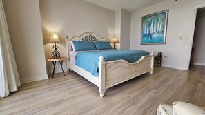 3 chambres, fer et planche à repasser, lit de bébé portatif