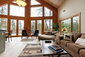 Smart TV, DVD player, books, video library - Cathedral in the Pines near Flathead Lake, 3000 Sq Ft (Lakeside)