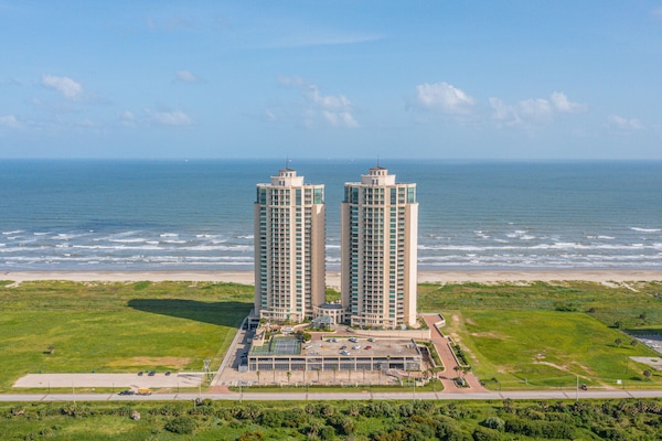 Luxury Palisade Palms is directly on the beach for an easy stroll or swim.