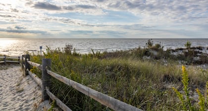 Pet-friendly Home Just One Block From The Delaware Bay