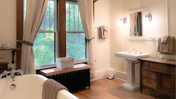 Bathtub, hair dryer, towels