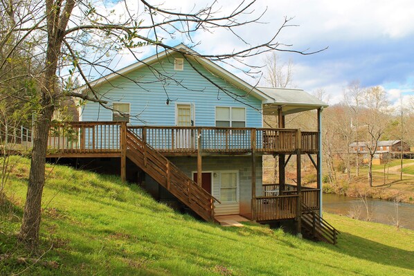 Exterior - RiverDance Retreats- Riverfront, Waterfalls, Unforgettable - Got It All - DEAL!! (Franklin)