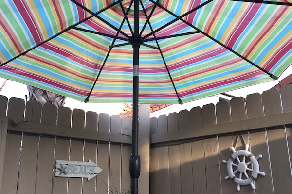 Outdoor dining and private space