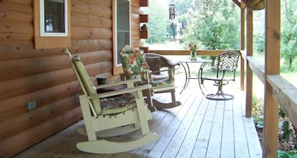Cabaña de madera de Jack Cerca del río Meramec en lugar tranquilo y arbolado con Bañera de hidromasaje