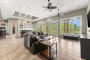 Smart TV, fireplace, DVD player, ping pong