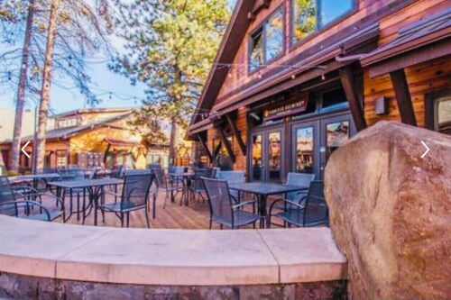 5-bedroom vacation home steps to the Deschutes River
