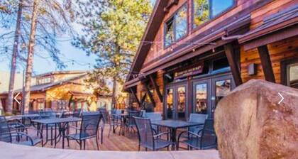 5-bedroom vacation home steps to the Deschutes River