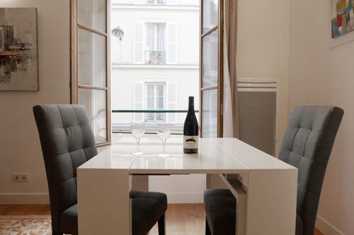 "Arc de Triomphe" est juste à côté - Appartement lumineux avec ascenseur - 4 personnes