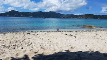 Beach nearby, sun loungers, beach towels