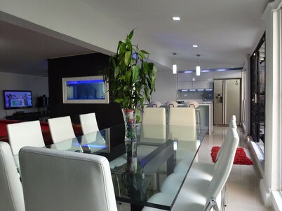 8 BR Lujo 6000 S. F. Mansión W / 2 Bares Jacuzzi / barbacoa y un / C