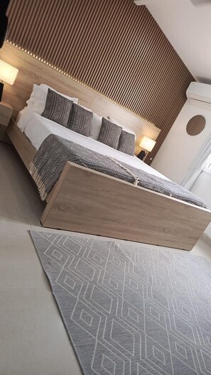 8 bedrooms, in-room safe, desk, iron/ironing board