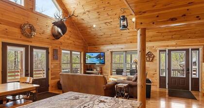 Luxury Cabin mins to Raystown Lake; Firepit, Basketball Court, Arcade