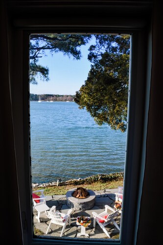 Stunning views at WATERFRONT St Michaels area historic home, dog friendly 