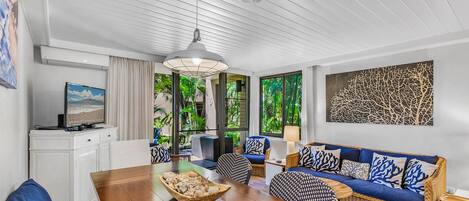 TV connectée, baby-foot, table de tennis de table, livres