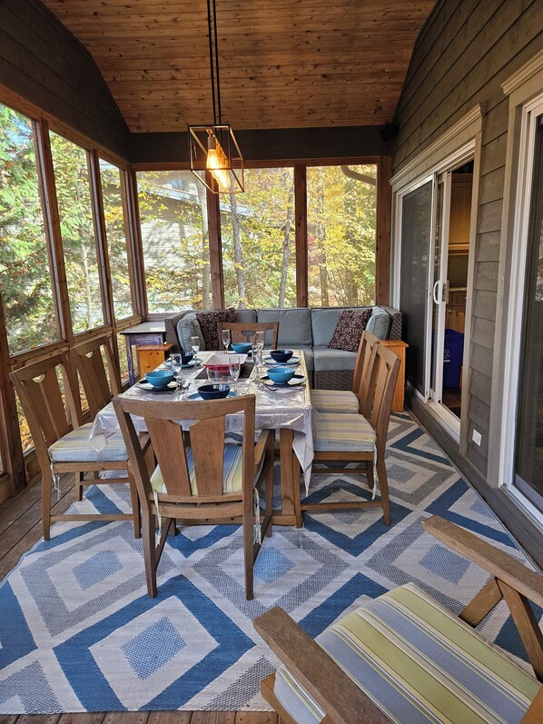 Dining - Lakefront Spectacle In Beaver Valley / Lake Eugenia (Flesherton)