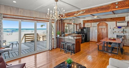 Direct Oceanfront Artist Haven Absolute Beachfront Retreat | Artist Haven | 2BR