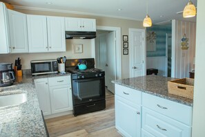 Fridge, oven, stovetop, dishwasher