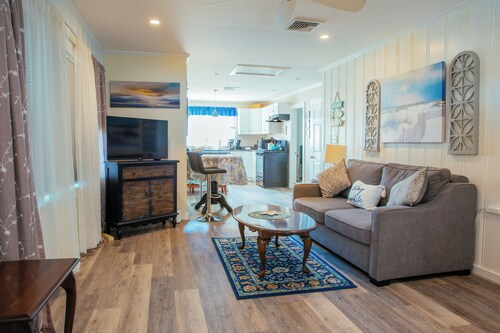 Year-Round Hampton Beach Retreat-3BR Beach Ranch w/Central A/C, Heat & Parking