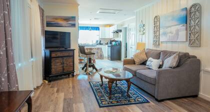 Year-Round Hampton Beach Retreat-3BR Beach Ranch w/Central A/C, Heat & Parking