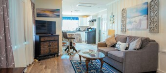 Year-Round Hampton Beach Retreat-3BR Beach Ranch w/Central A/C, Heat & Parking