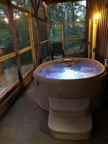 Private Cottage at Lake Cumberland Resort- a gated lakefront Community