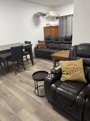 Smart-TV, Kamin, Videospiele, DVD-Player