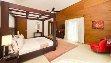 6 bedrooms, iron/ironing board, WiFi, bed sheets