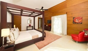6 bedrooms, iron/ironing board, WiFi, bed sheets
