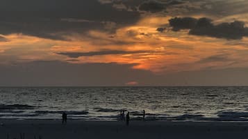 På stranden