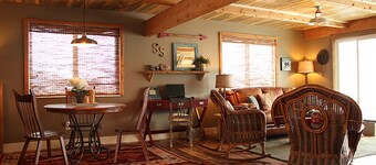 Work and Play Retreat - High Speed WiFi - 30 Day min. stay - Incredible Views