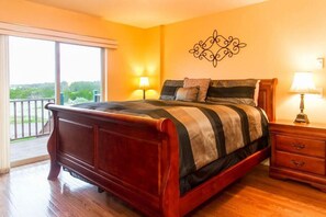 4 bedrooms, iron/ironing board, free WiFi, bed sheets - Parker House - Big family fun at beach! (Long Beach)