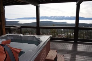 Bañera de hidromasaje al aire libre