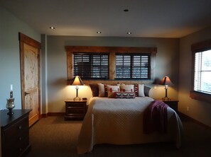 9 habitaciones, tabla de planchar con plancha, wifi y ropa de cama 